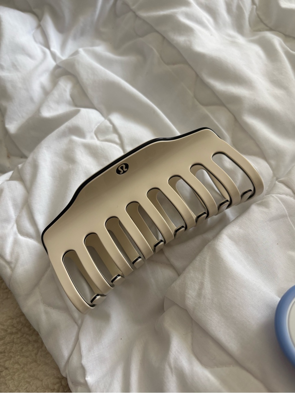 Lululemon large hair claw clip